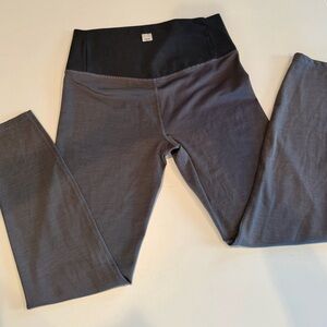 Vuori Pinstripe Performance Leggings - Black & White